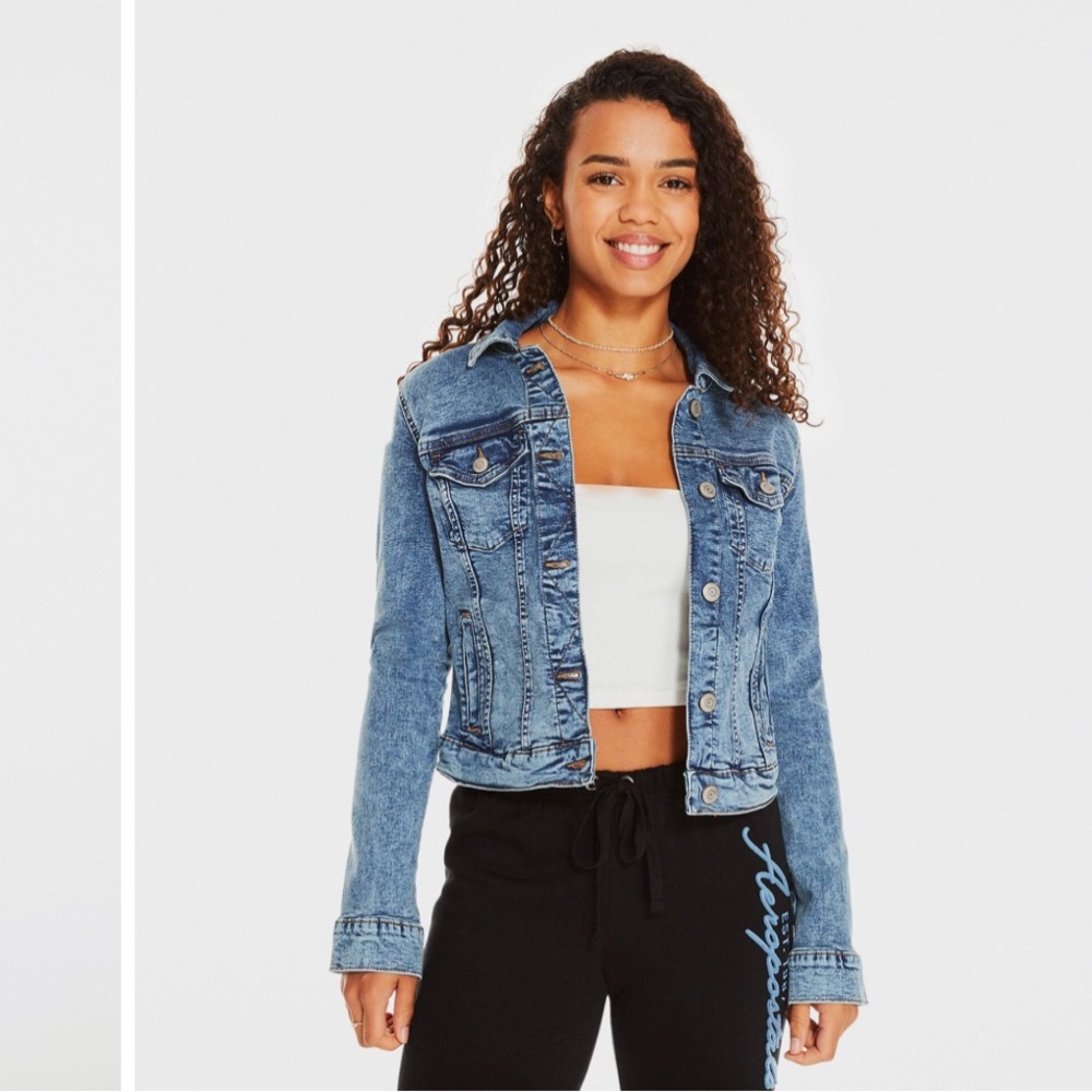 Stretchy medium wash denim jacket Aeropostale size M